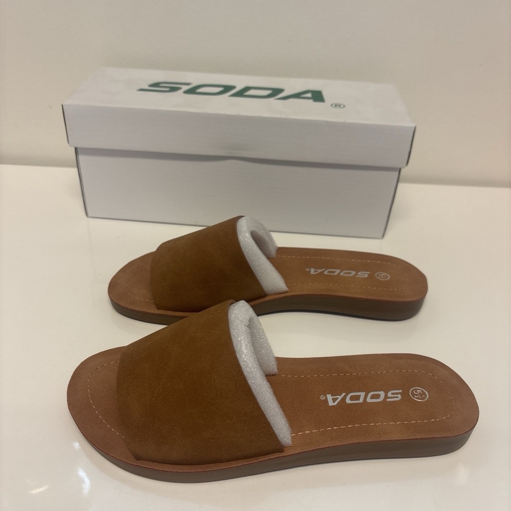 Soda Womens Flat Slide Sandals Brown Faux Suede Open Toe Slip On Shoes 5.5 NEW